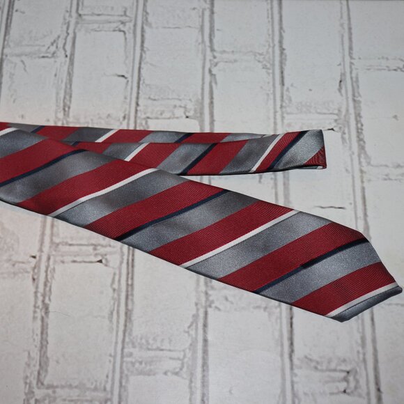 ✨ Vintage Red, Blue & Silver Tie by Wembley Polysilk Luxury (56" x 3") - Picture 1 of 4